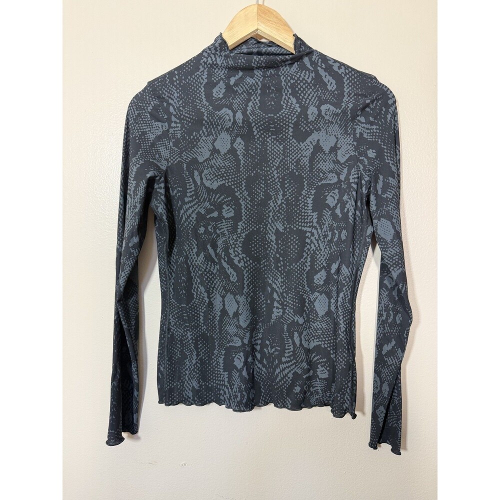 Sweaty Betty Top Womens Medium Gray Black Leopard Print Mockneck Lightweight